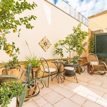לצ'ה Dimora Le Tre Muse Guesthouse מראה חיצוני תמונה
