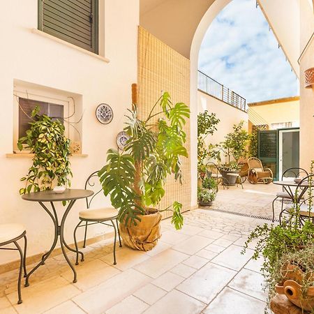 לצ'ה Dimora Le Tre Muse Guesthouse מראה חיצוני תמונה