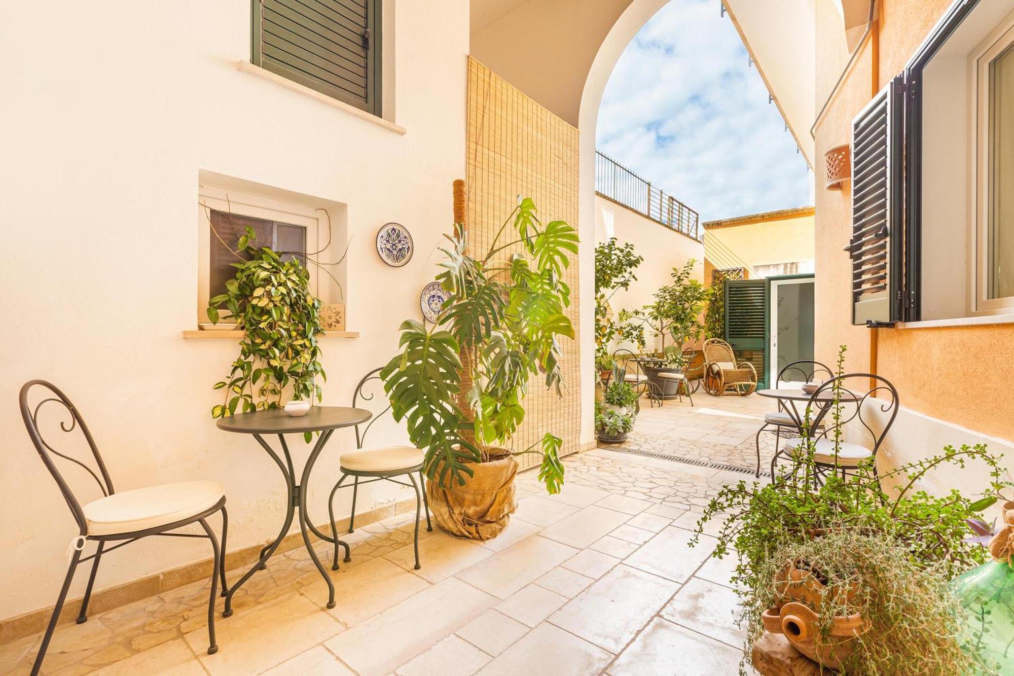 לצ'ה Dimora Le Tre Muse Guesthouse מראה חיצוני תמונה