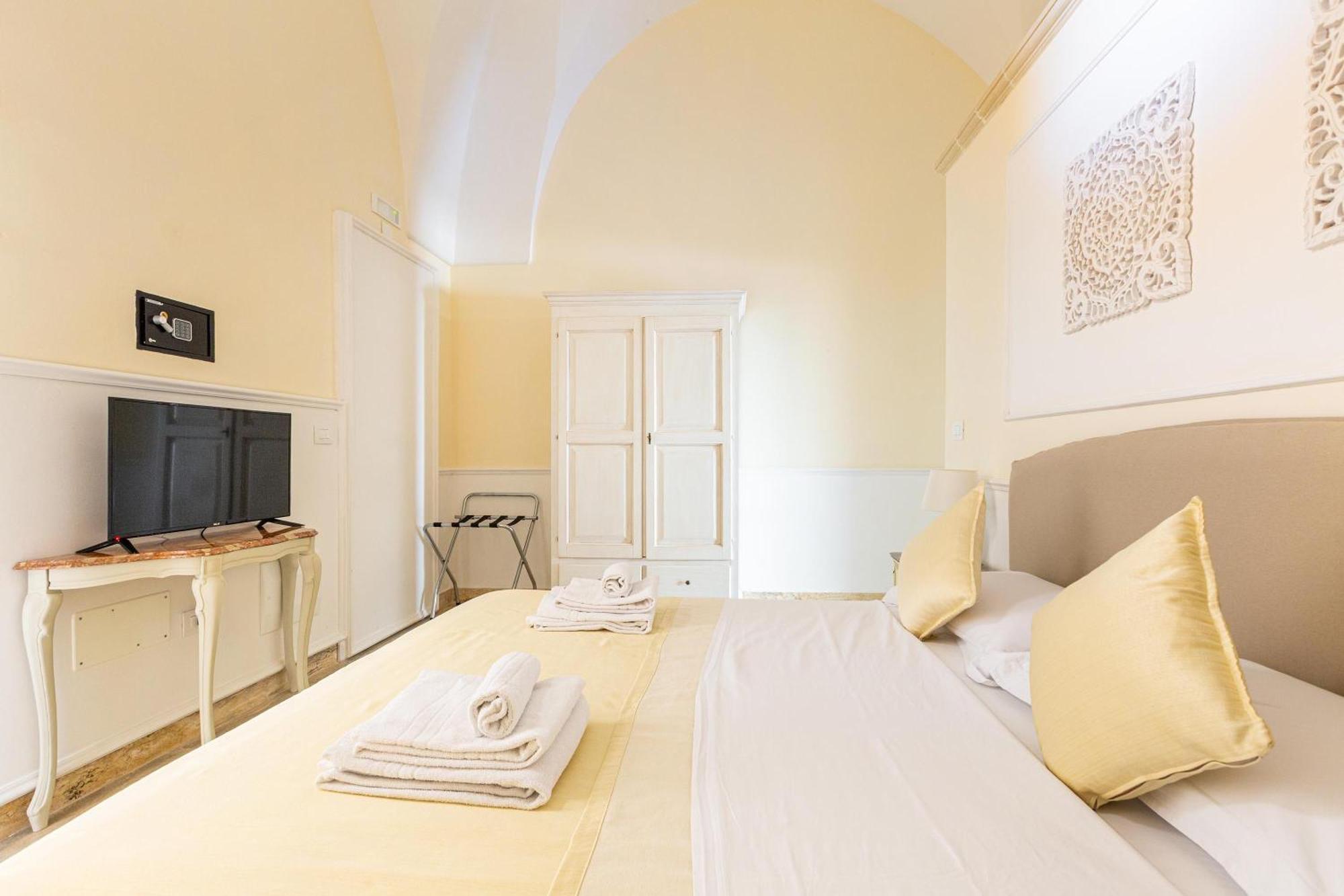 לצ'ה Dimora Le Tre Muse Guesthouse מראה חיצוני תמונה